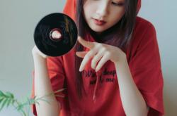 开云下载-黑色冲锋衣下的冷血杀手，拉文高光撕裂绿军防线，76人用连续得分奏响压迫交响曲