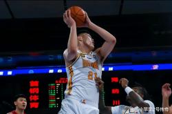 开云体育在线-班凯罗进攻端无人可挡，新疆队强势晋级山西队