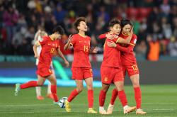开云体育入口-中国女足队员技术娴熟，轻松击败对手