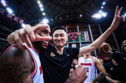 开云官网-教练战术高明，瞬间调整让球队迅速扭转局势