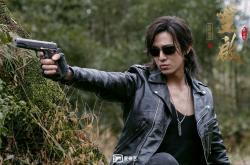 开云体育app-红与蓝，从基辅到堪培拉，一颗足球如何承载世界的呼喊