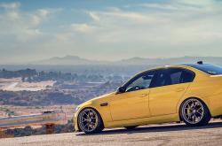 开云体育APP下载-F1新赛季揭幕战焦点，突尼斯车手力克巴拉圭对手夺魁