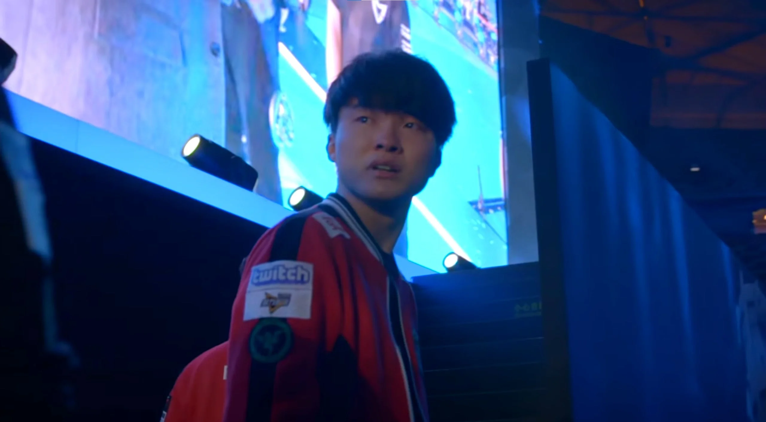 FLY翻盘MAD，Faker开启传奇时刻全球总决赛3:2（首尔）