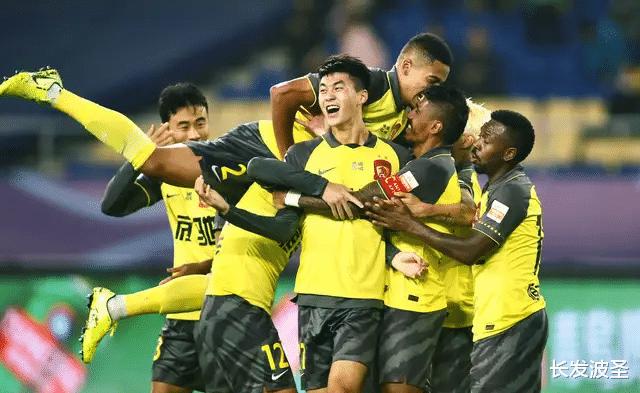 送出致命一击，势如破竹，对手防线溃败