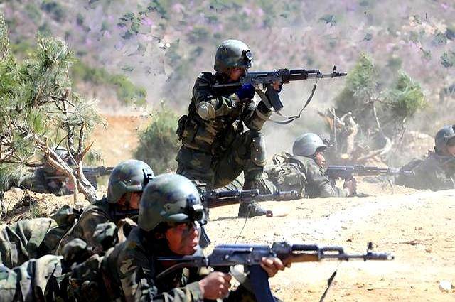 送出致命一击，势如破竹，对手防线溃败