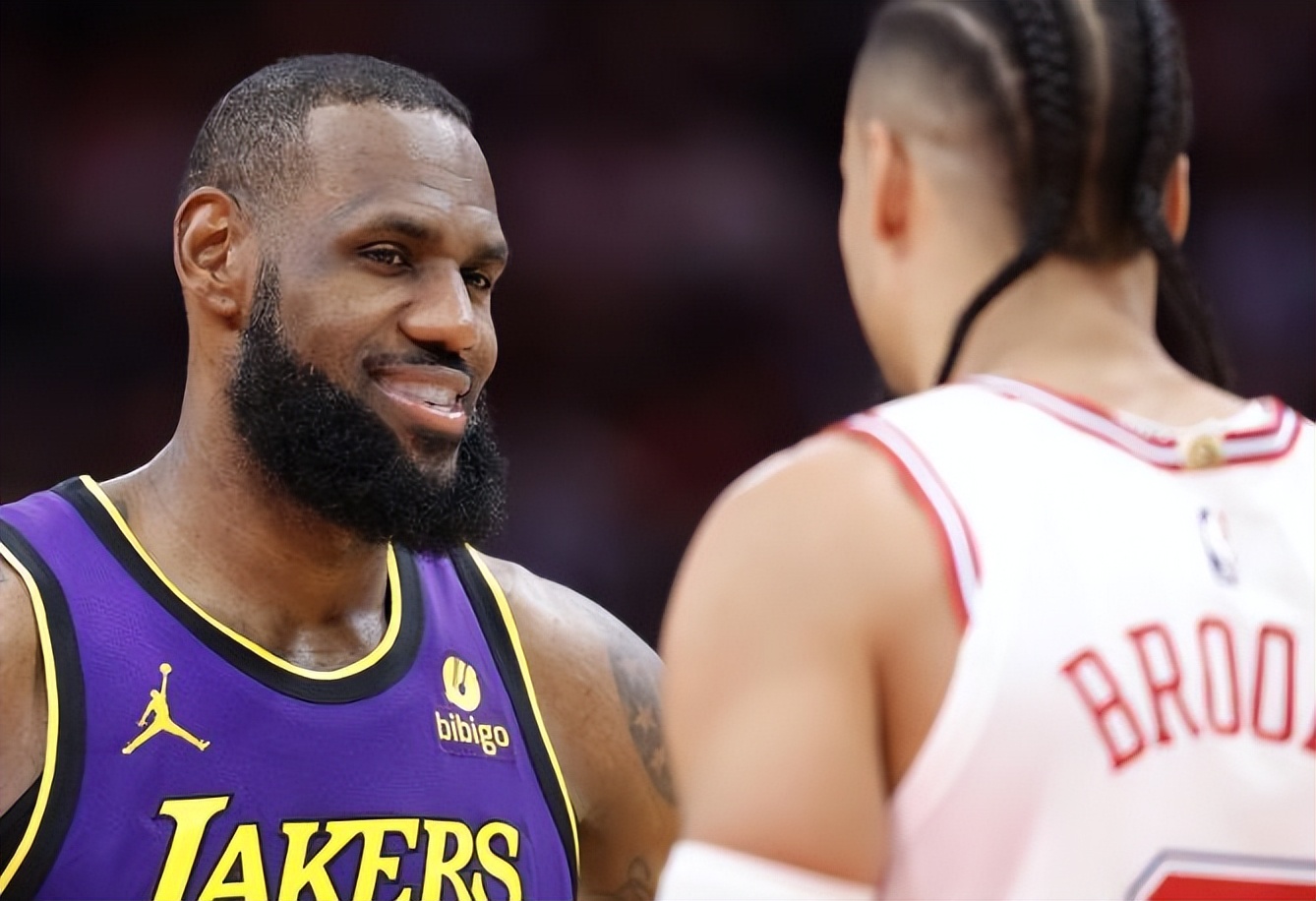 火箭险胜鹈鹕,取得三连胜 火箭险胜鹈鹕,取得三连胜