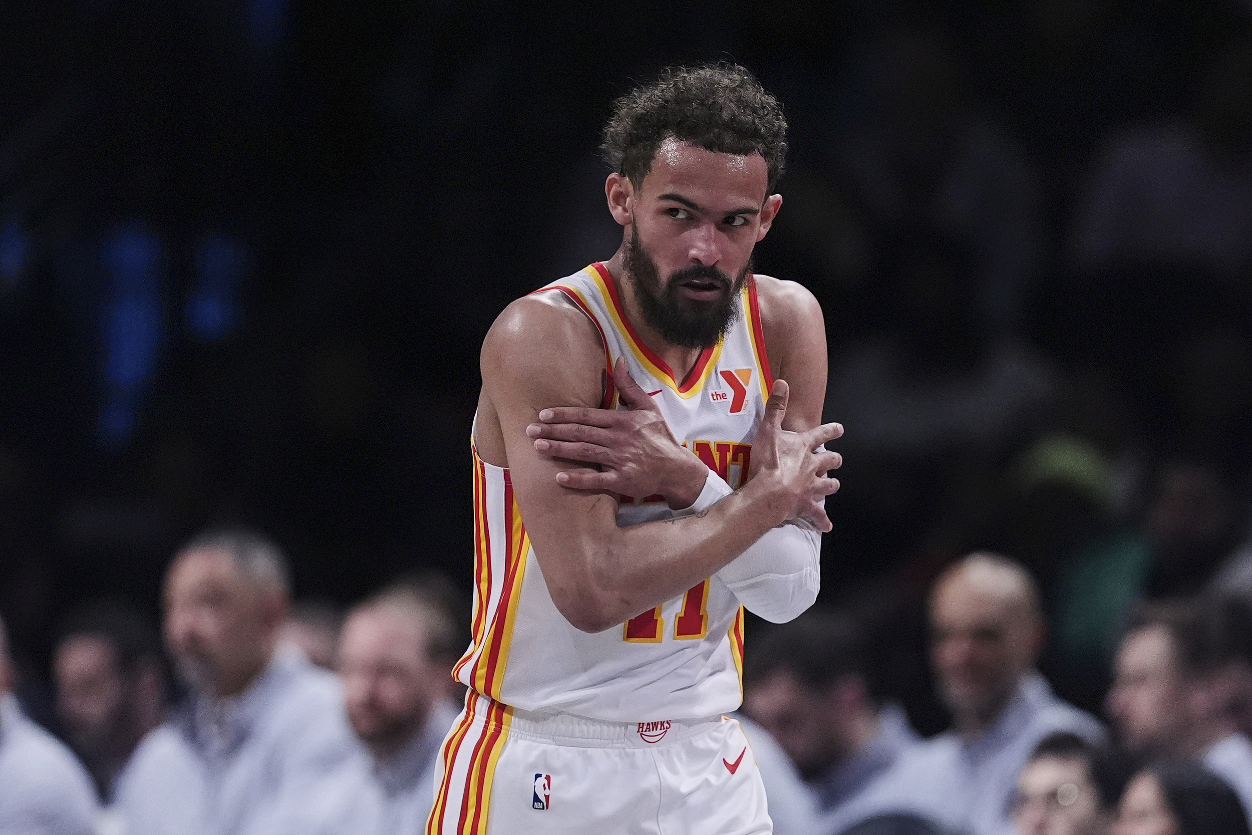 包含雄鹰逼近国王,特雷-杨表现出色砍下30+得分的词条 包含雄鹰逼近国王,特雷-杨表现出色砍下30+得分的词条