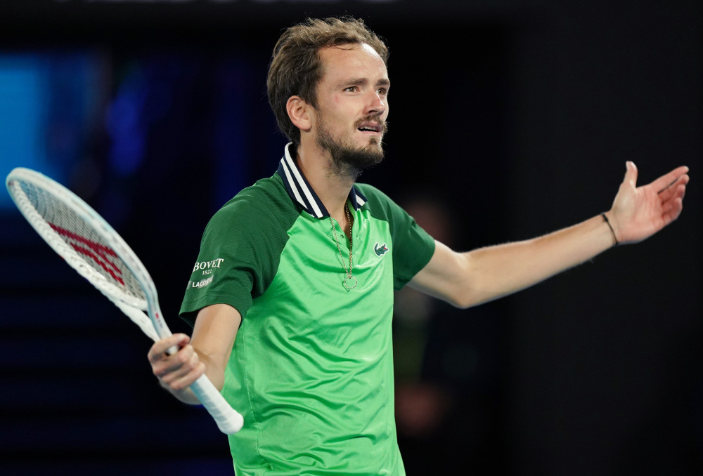 意大利网球队力克日本网球队，梅德韦杰夫高光表现的简单介绍