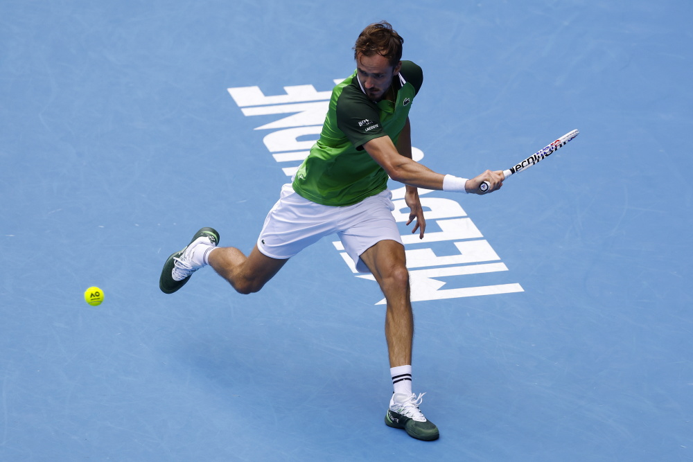 意大利网球队力克日本网球队，梅德韦杰夫高光表现的简单介绍