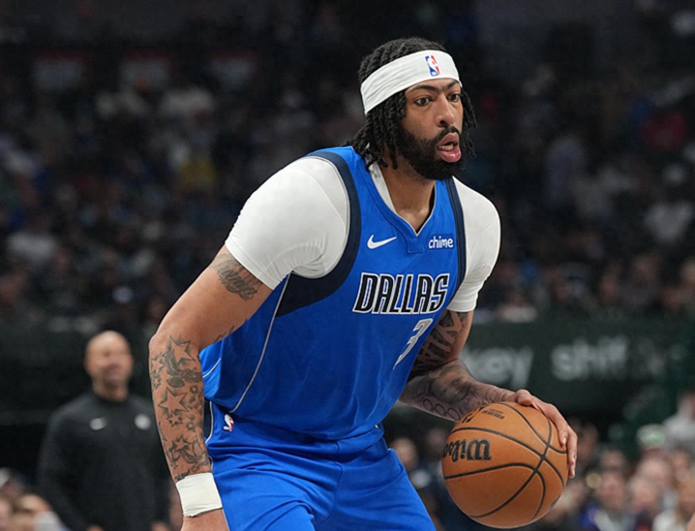 独行侠鏖战篮网，麦科勒姆统治全场的简单介绍