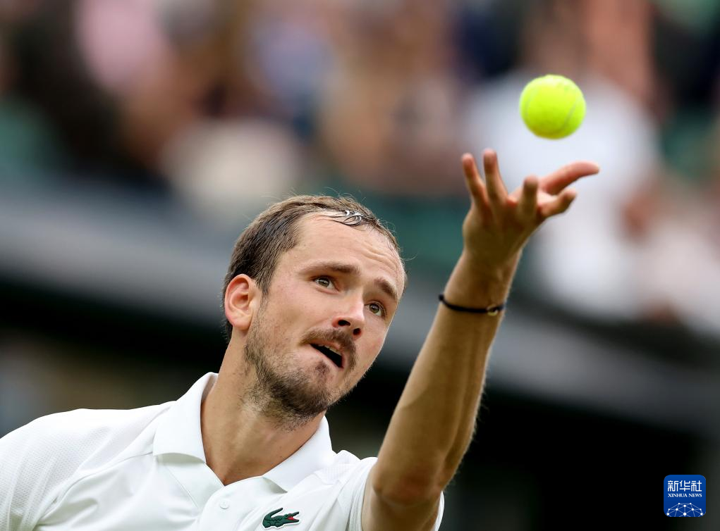 美网绝杀拉沃尔杯,梅德韦杰夫点燃赛场 美网绝杀拉沃尔杯,梅德韦杰夫点燃赛场