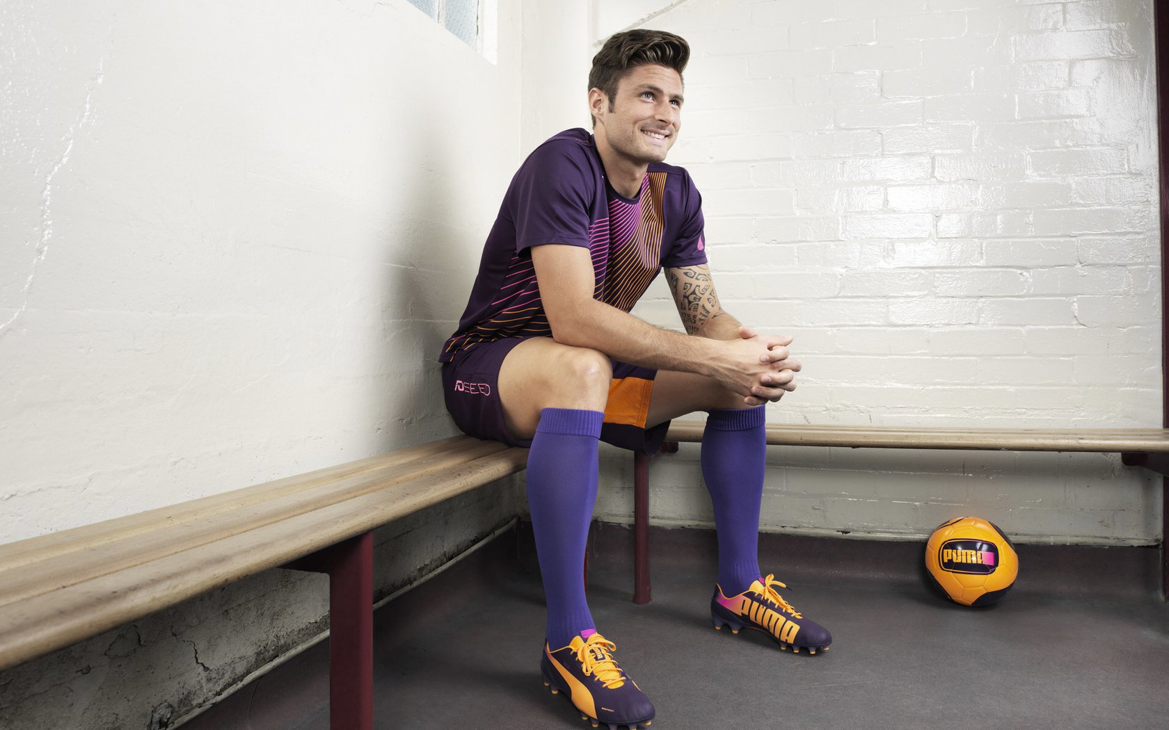 足球三重奏,萨拉赫爆发引领激情,那不勒斯提前终结悬念,玻利维亚绿茵梦起航