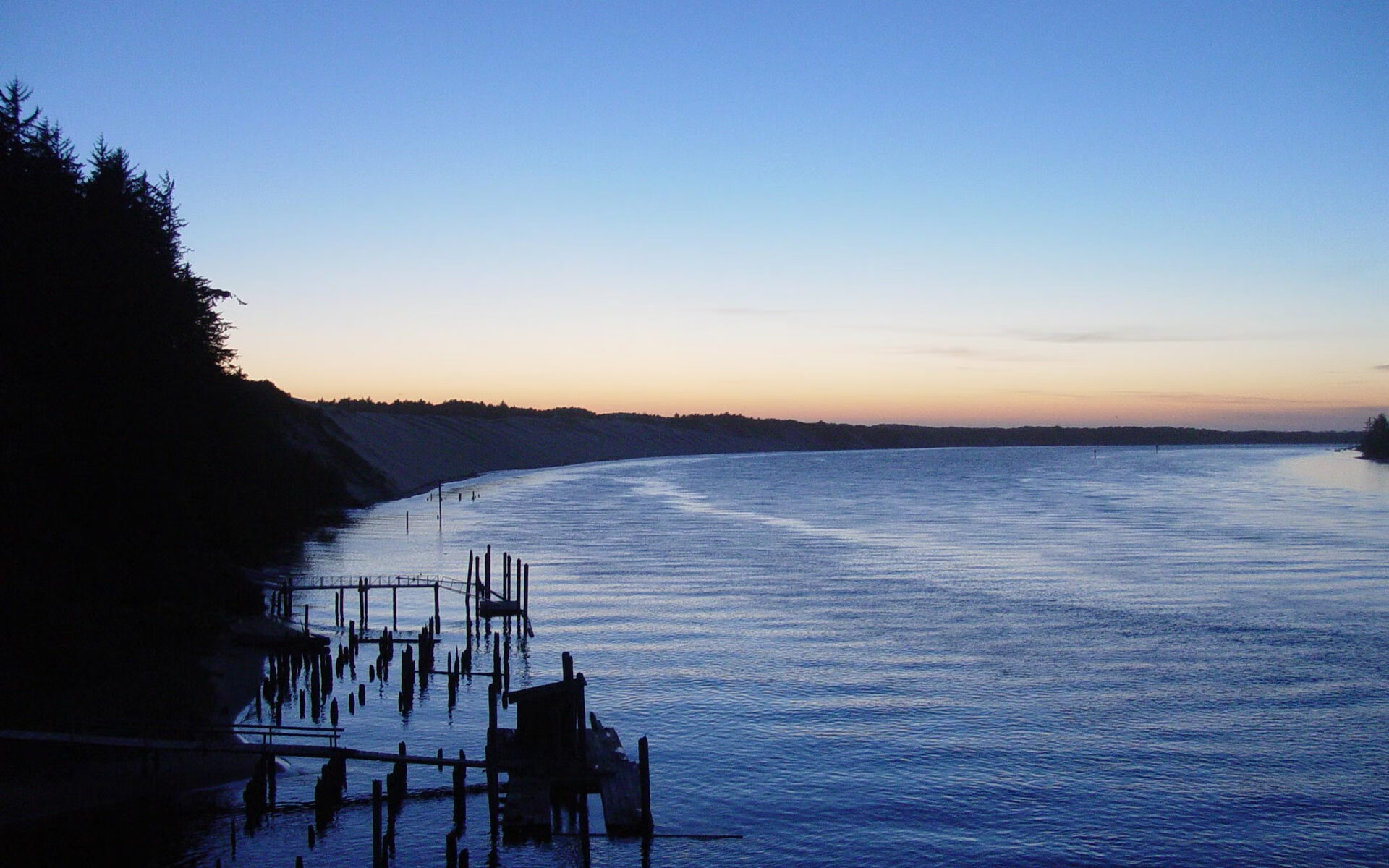 刹车点与逆袭点,当F1的精密在绿茵场上被热血的弧线碾碎