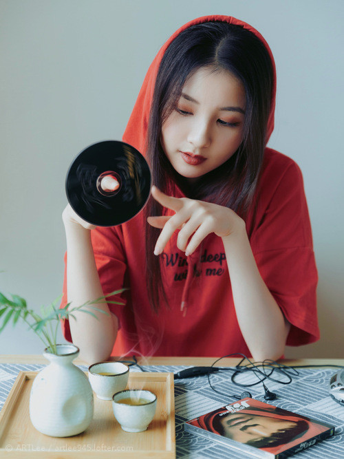 黑色冲锋衣下的冷血杀手,拉文高光撕裂绿军防线,76人用连续得分奏响压迫交响曲