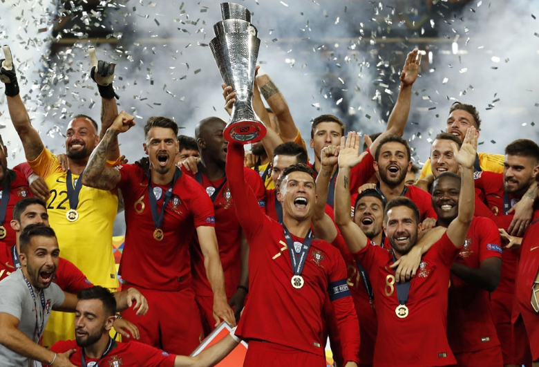 哥伦比亚对阵荷兰，C罗关键回合不手软